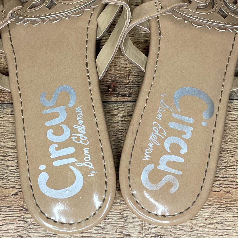 Circus by Sam Edelman Cherri Medallion Thong Sandals Tan Patent Leather Size 9 - Picture 8 of 10